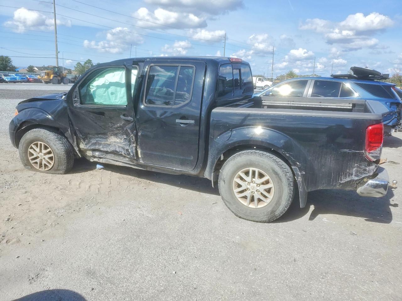 2018 NISSAN FRONTIER SV photo 3
