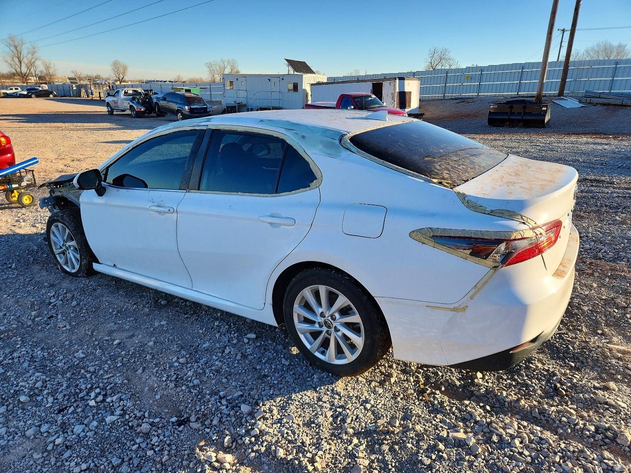 2022 TOYOTA CAMRY LE photo 2