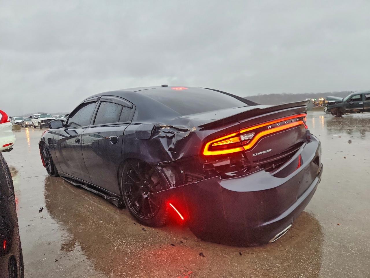 2017 DODGE CHARGER SE photo 4