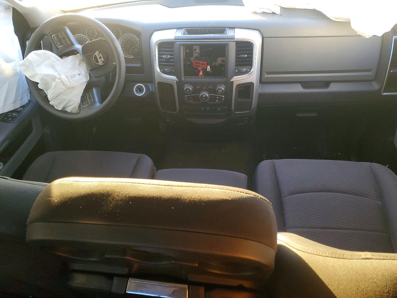 2019 RAM 1500 CLASSIC SLT photo 8