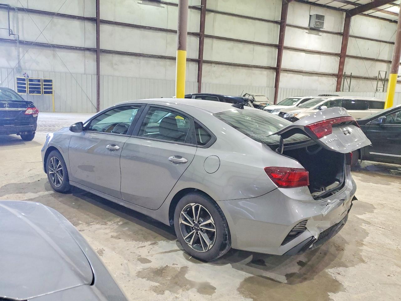 2023 KIA FORTE LXS photo 3
