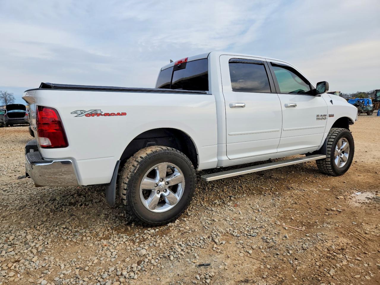 2017 RAM 1500 SLT photo 5