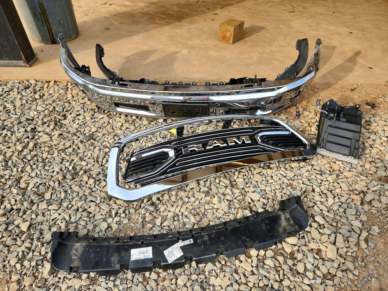 2017 RAM 1500 SLT photo 23