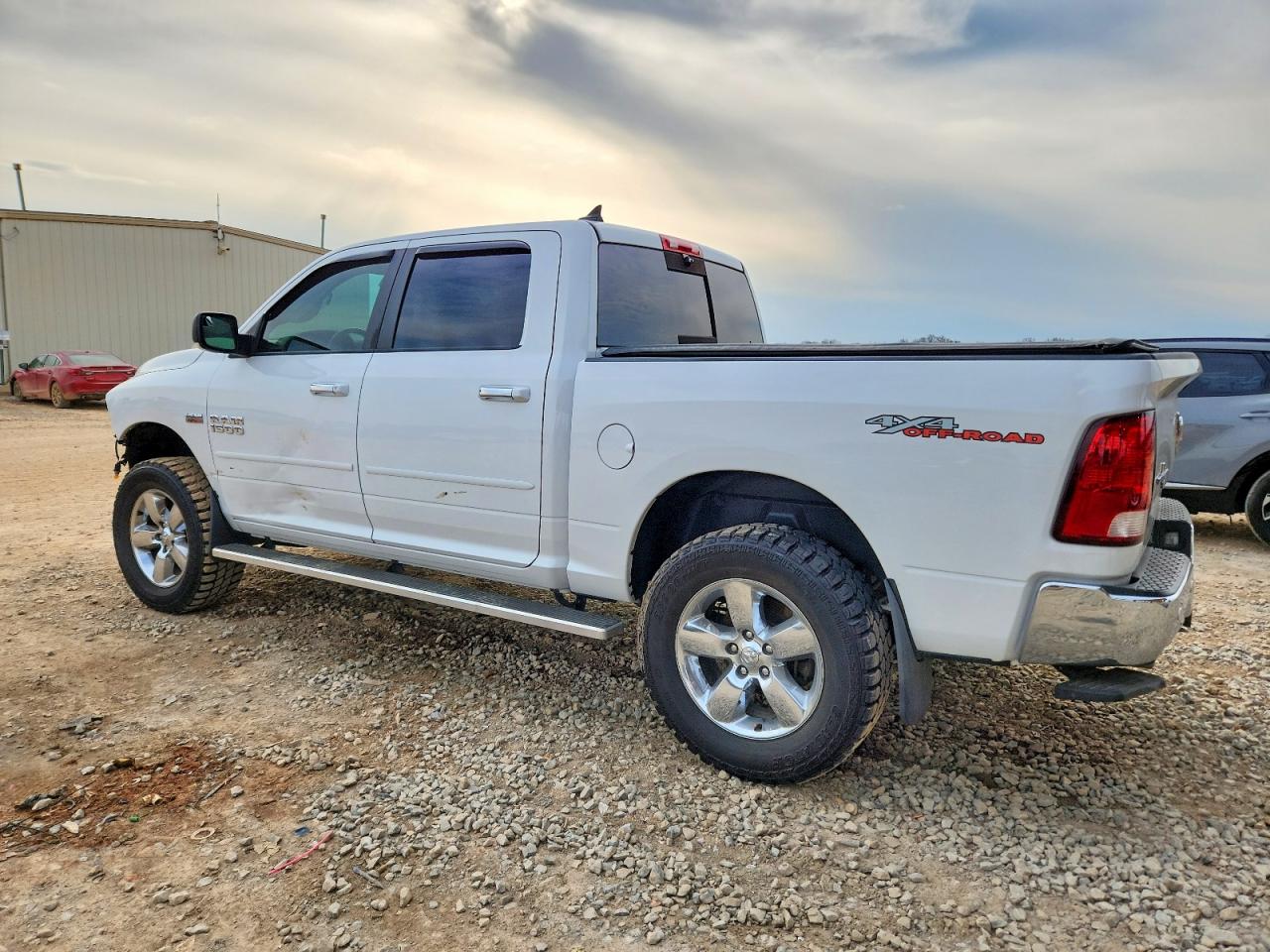 2017 RAM 1500 SLT photo 3