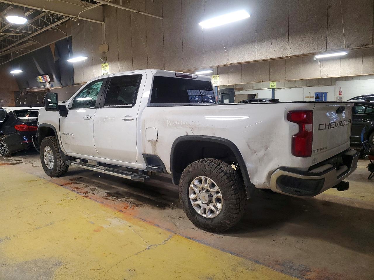 2024 CHEVROLET SILVERADO K2500 HEAVY DUTY LT photo 2