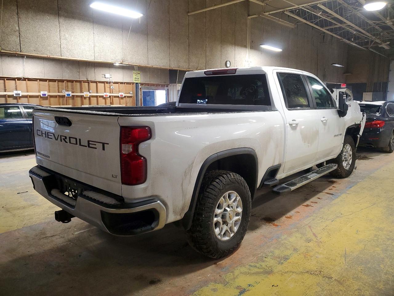 2024 CHEVROLET SILVERADO K2500 HEAVY DUTY LT photo 3