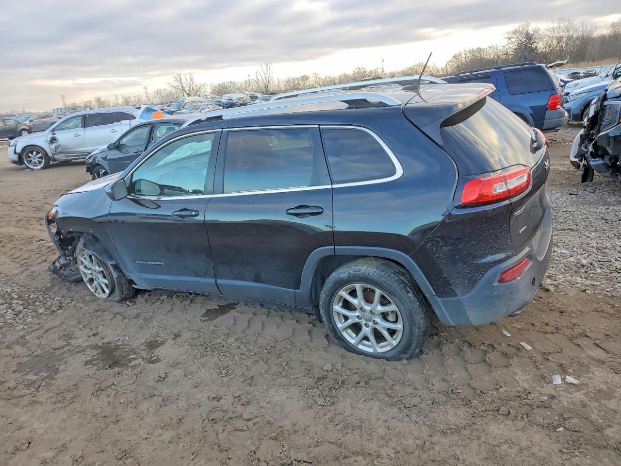 2015 JEEP CHEROKEE LATITUDE photo 4
