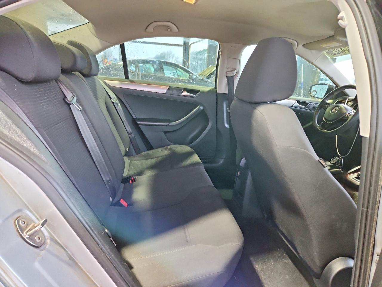 2015 VOLKSWAGEN JETTA SE photo 28