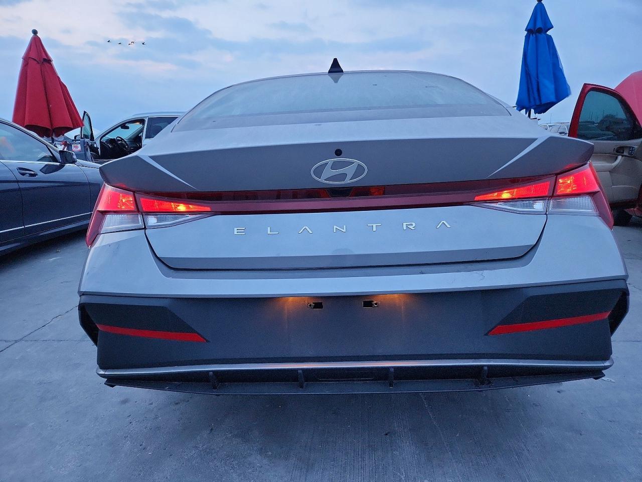 2025 HYUNDAI ELANTRA SE photo 11