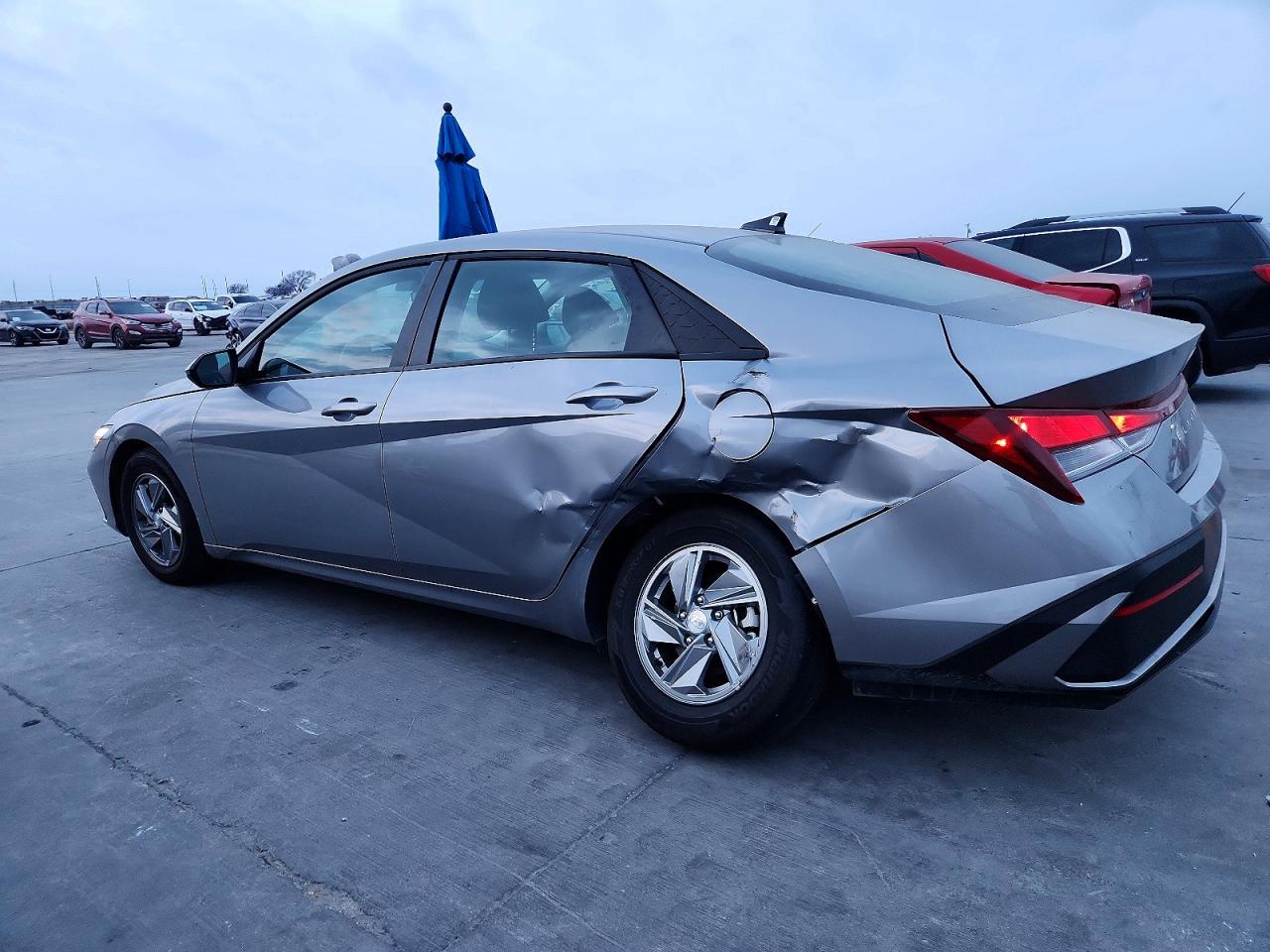2025 HYUNDAI ELANTRA SE photo 3