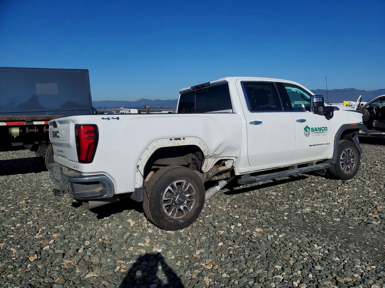 2025 GMC SIERRA K2500 SLT photo 3