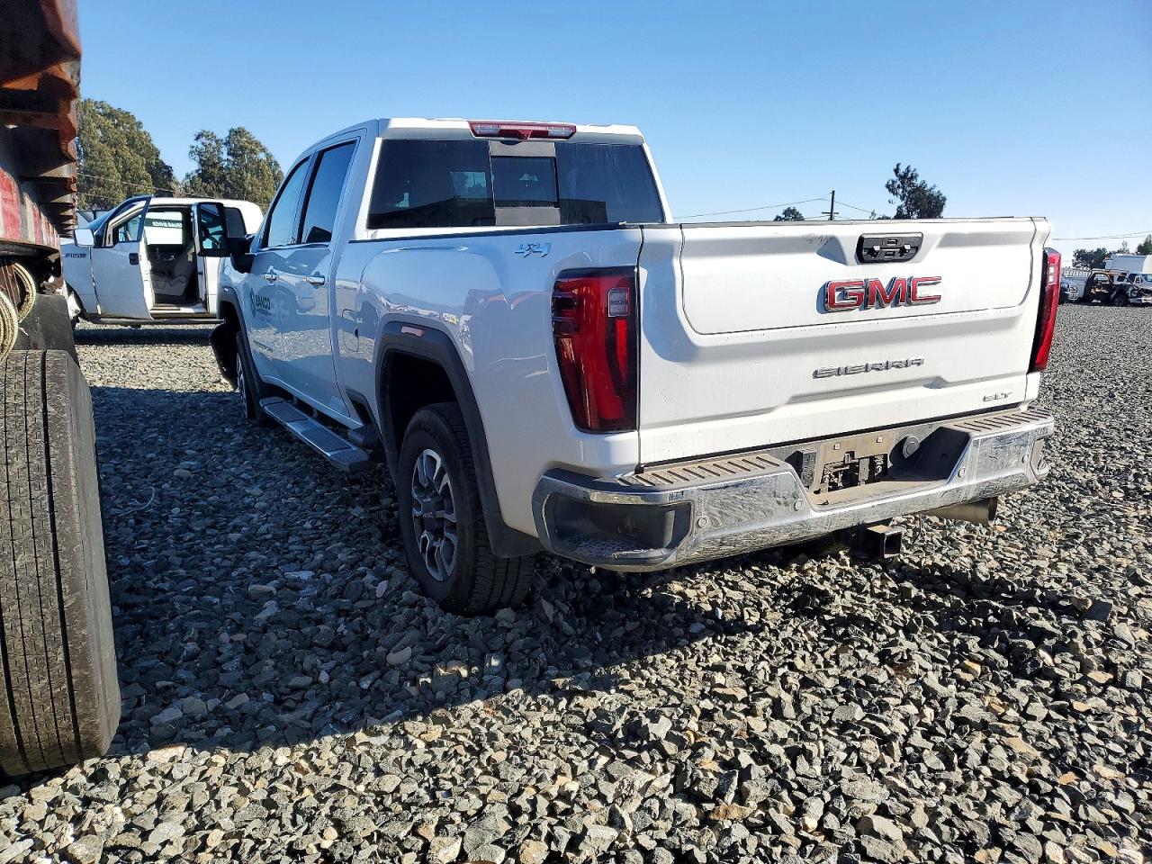 2025 GMC SIERRA K2500 SLT photo 2