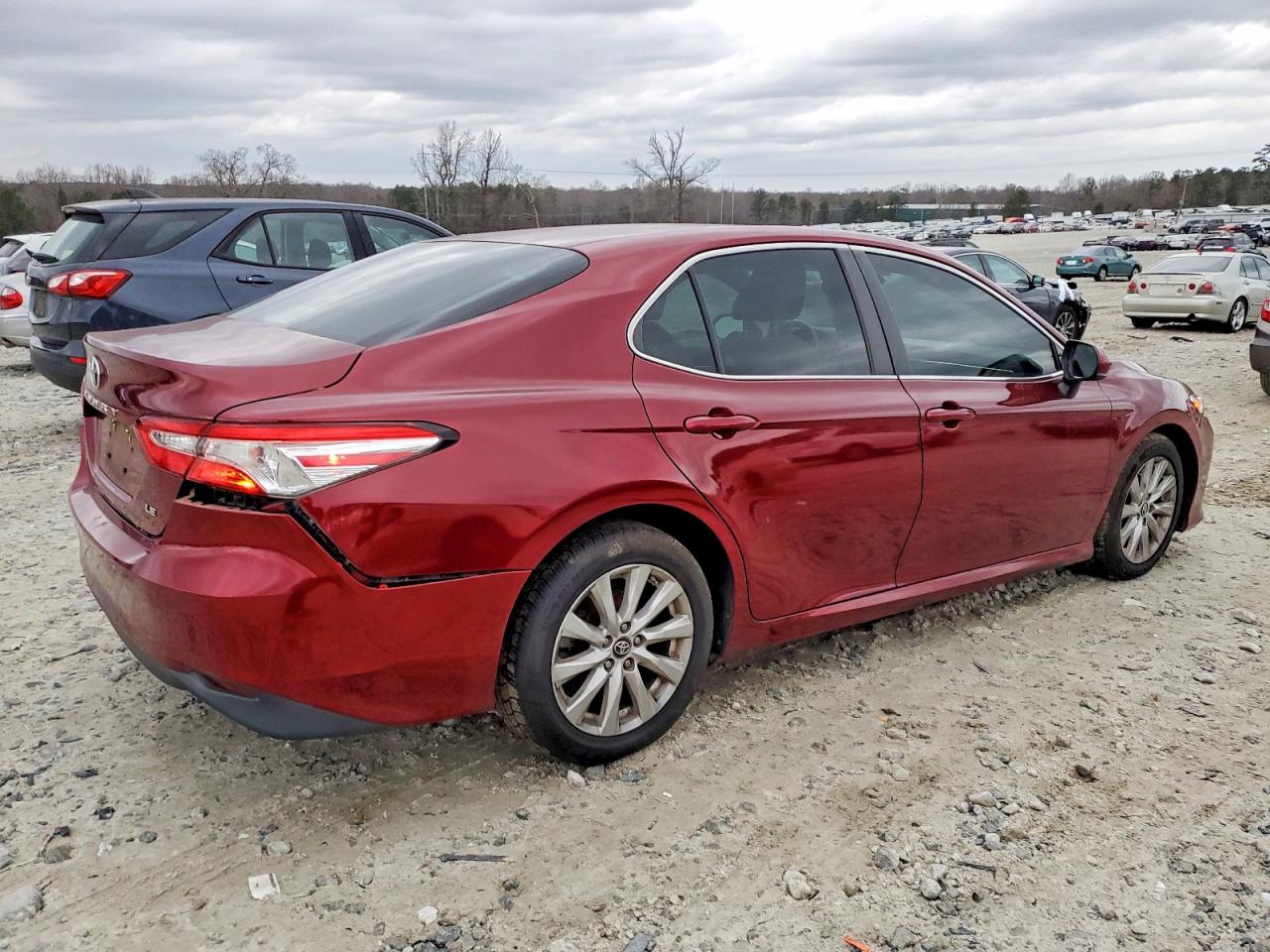 2018 TOYOTA CAMRY L photo 5