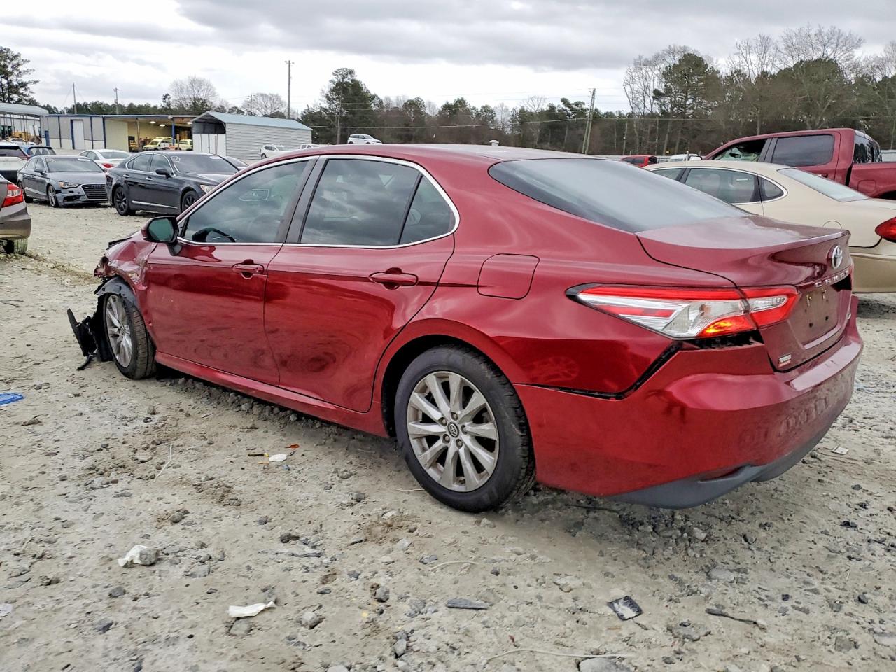 2018 TOYOTA CAMRY L photo 3