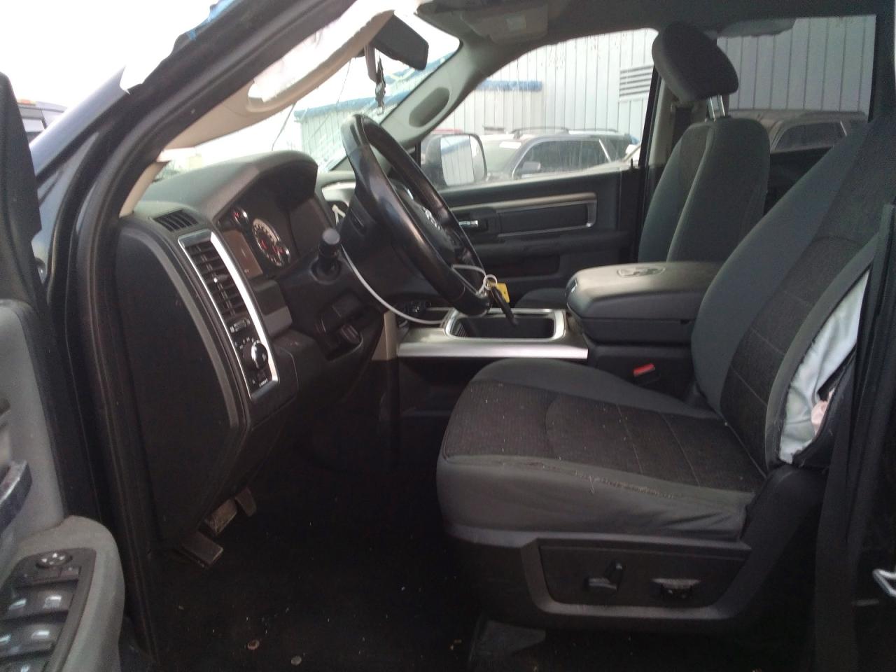 2015 RAM 1500 SLT photo 13