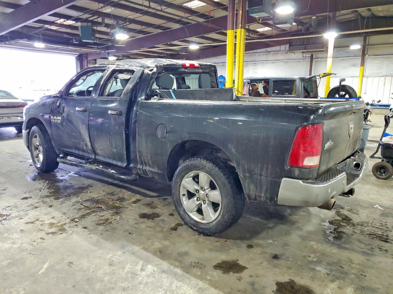 2015 RAM 1500 SLT photo 3