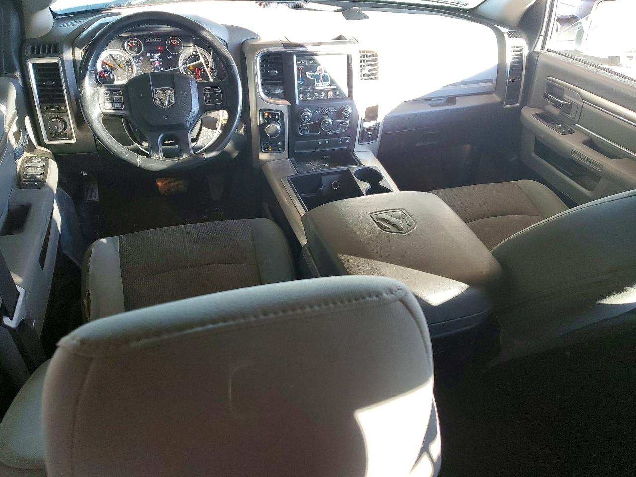 2015 RAM 1500 SLT photo 15