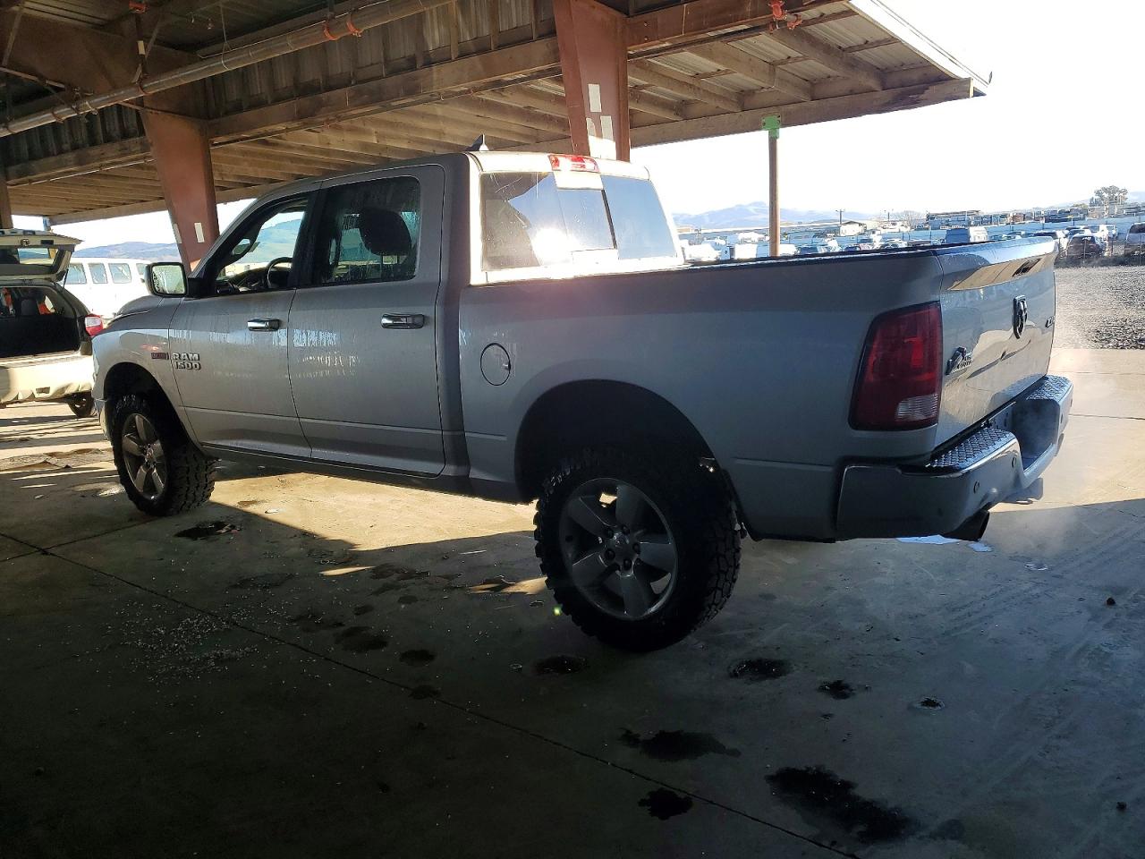 2015 RAM 1500 SLT photo 3