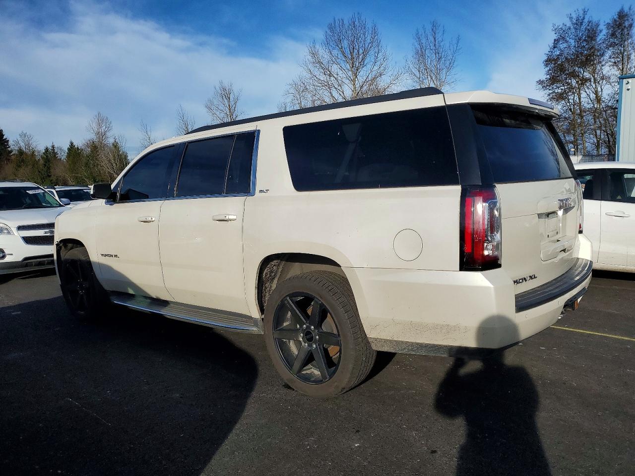 2015 GMC YUKON XL photo 2