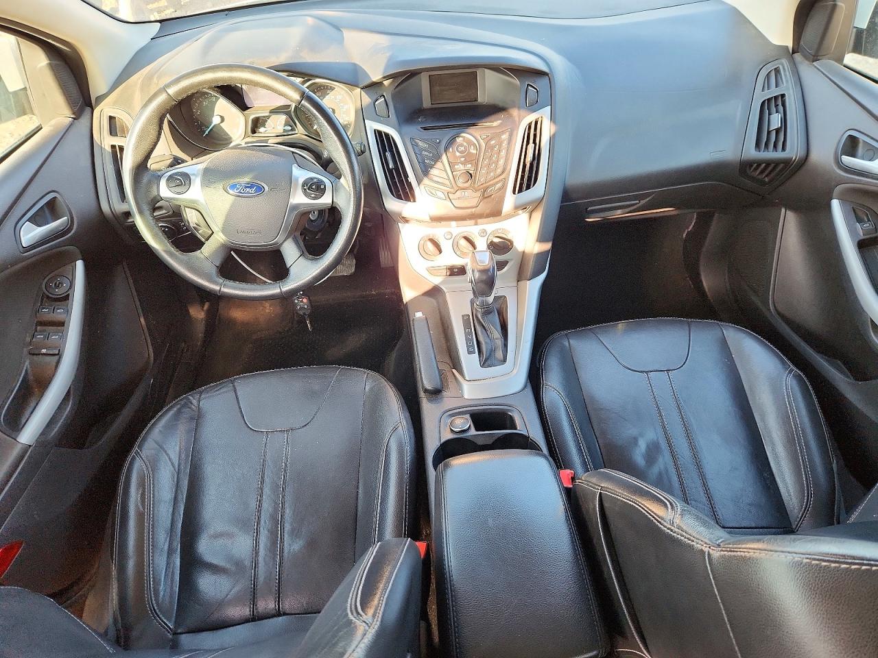 2014 FORD FOCUS SE photo 8