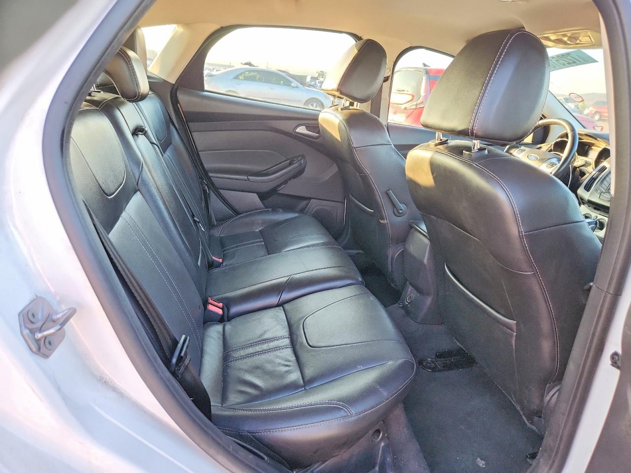 2014 FORD FOCUS SE photo 10