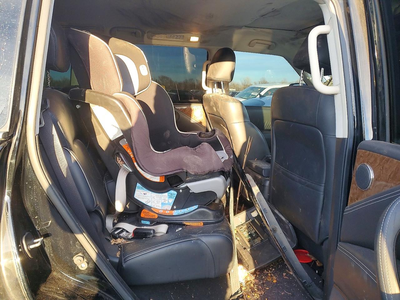 2017 INFINITI QX80 BASE photo 19