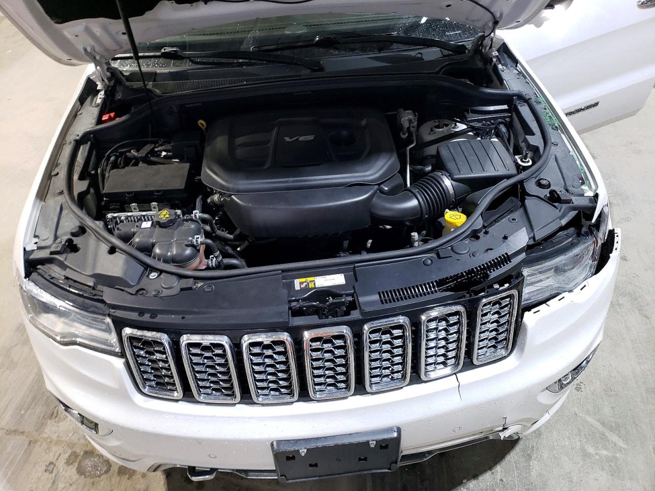 2018 JEEP GRAND CHEROKEE OVERLAND photo 34