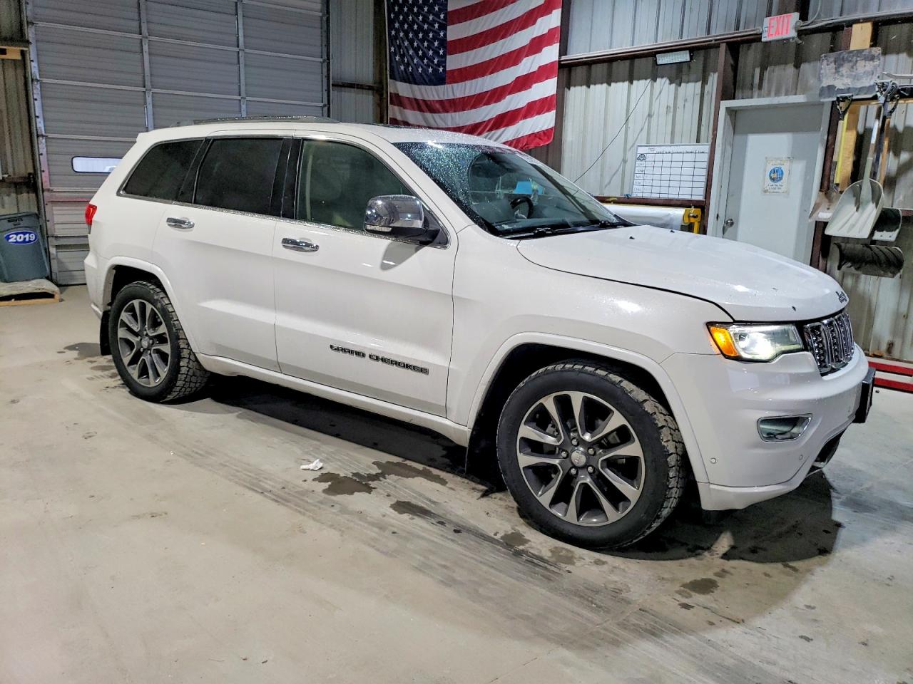 2018 JEEP GRAND CHEROKEE OVERLAND photo 10