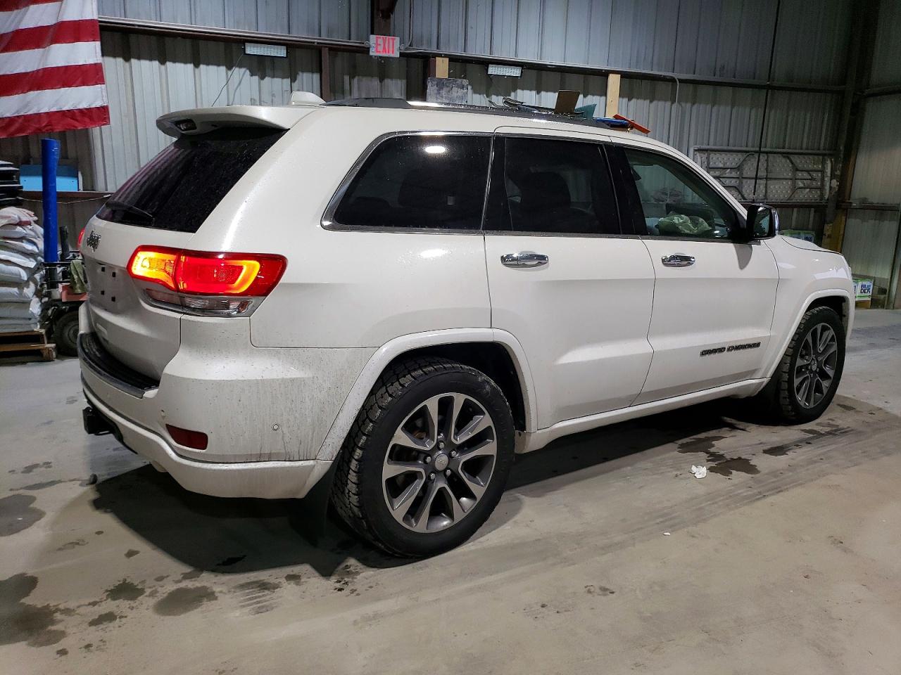 2018 JEEP GRAND CHEROKEE OVERLAND photo 7