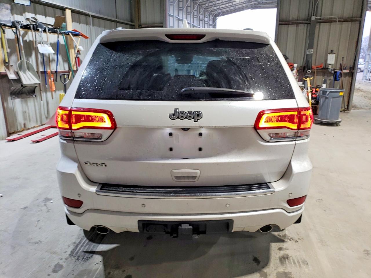 2018 JEEP GRAND CHEROKEE OVERLAND photo 16
