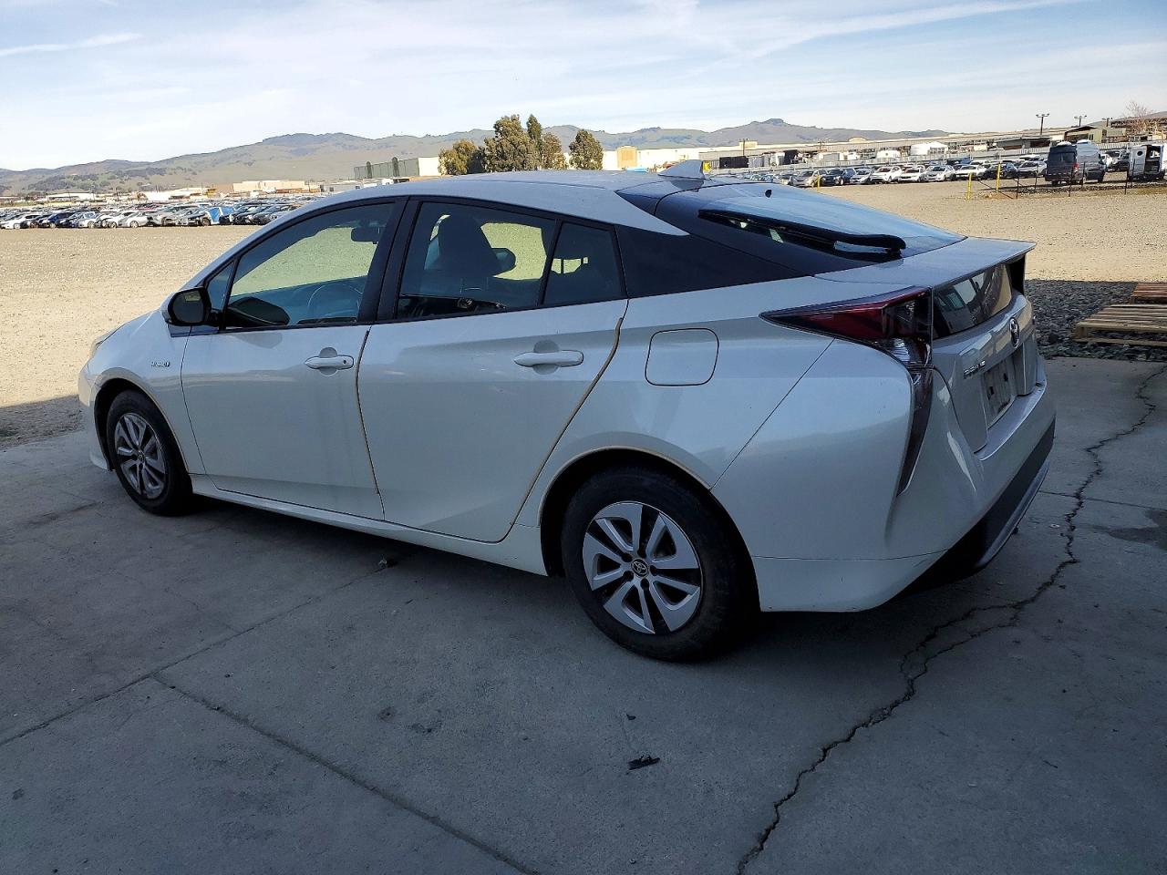 2016 TOYOTA PRIUS photo 2