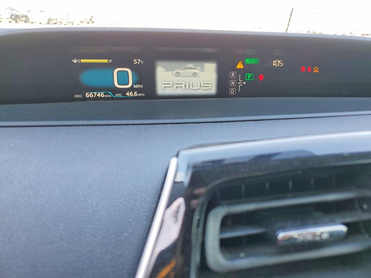 2016 TOYOTA PRIUS photo 9