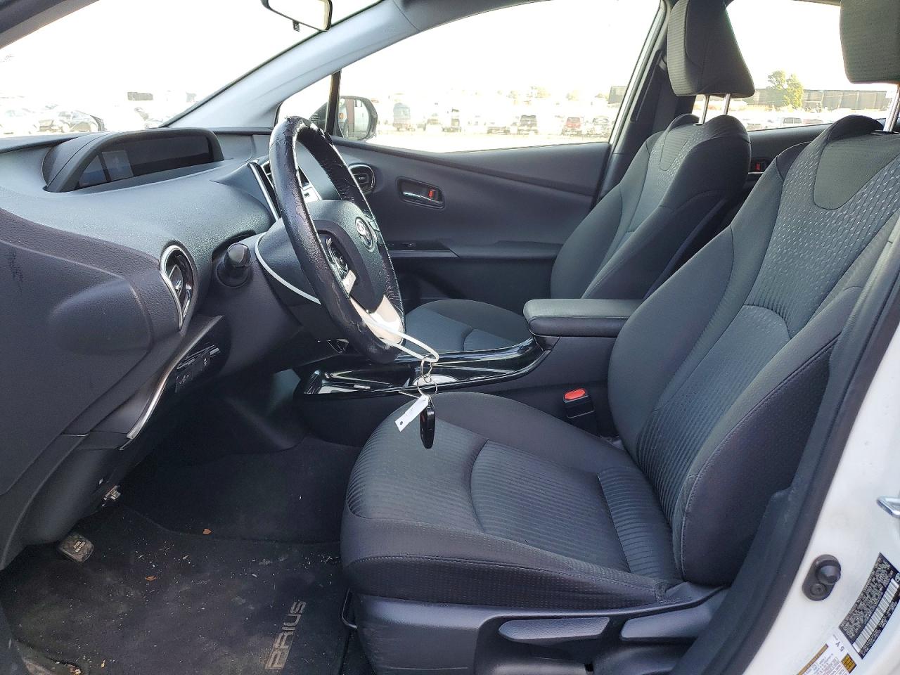 2016 TOYOTA PRIUS photo 7