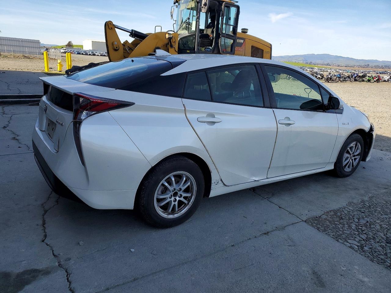2016 TOYOTA PRIUS photo 3