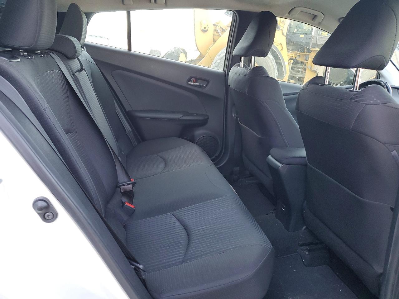 2016 TOYOTA PRIUS photo 10