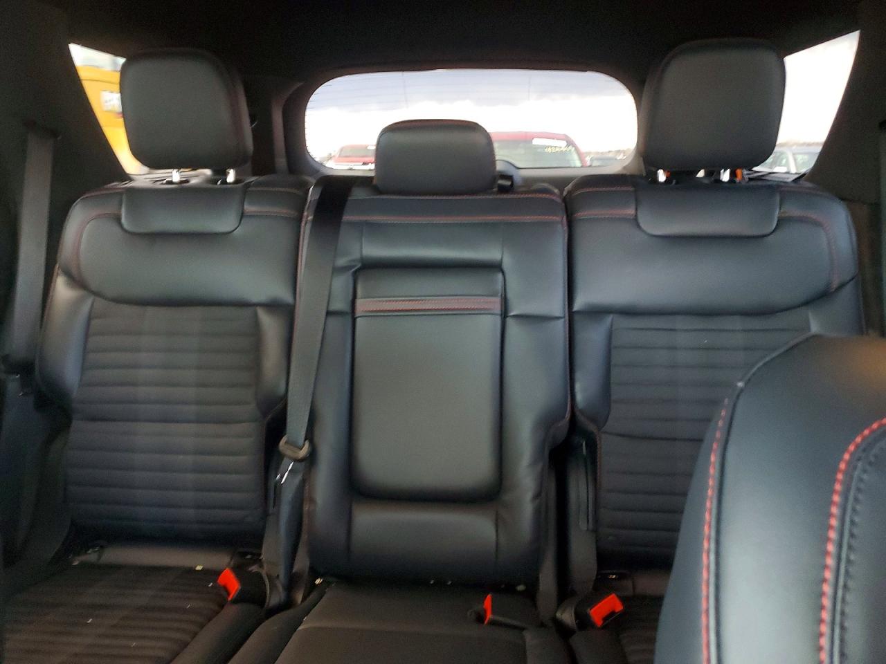 2025 FORD EXPLORER ST-LINE photo 28