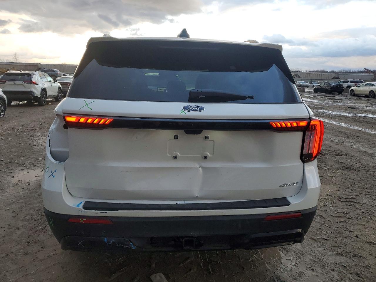 2025 FORD EXPLORER ST-LINE photo 16