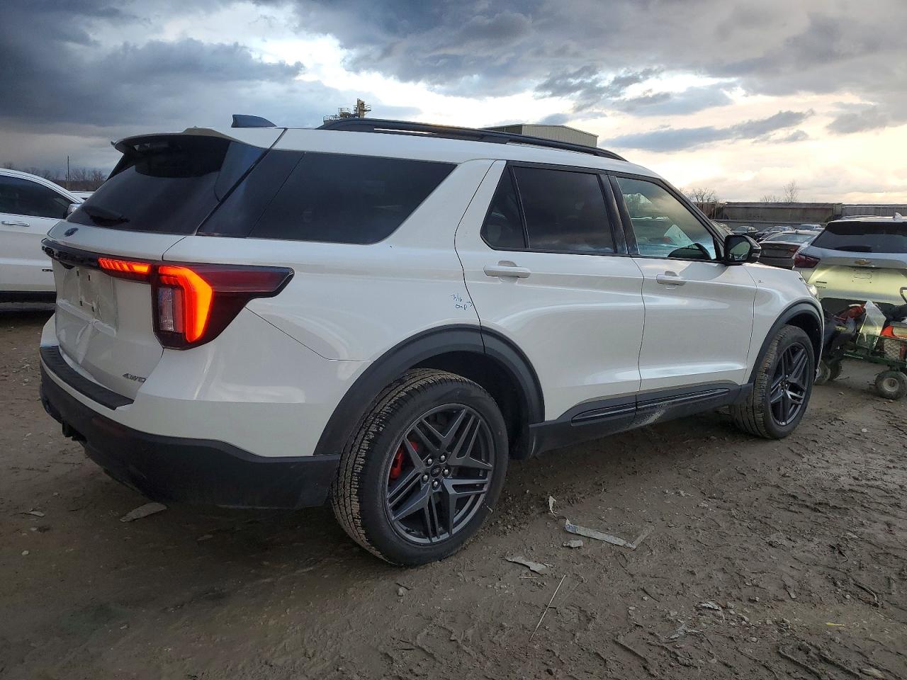 2025 FORD EXPLORER ST-LINE photo 7