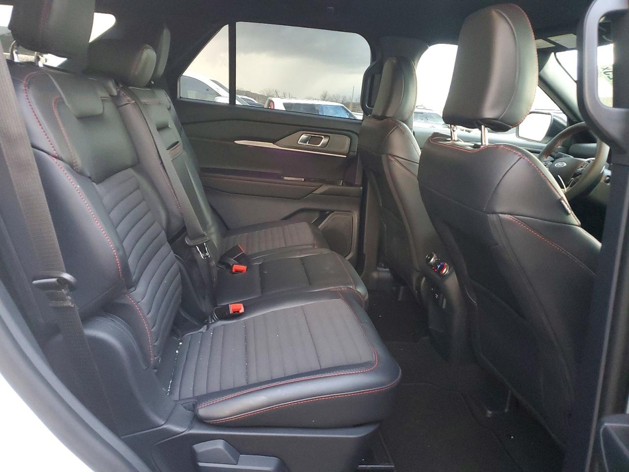 2025 FORD EXPLORER ST-LINE photo 31