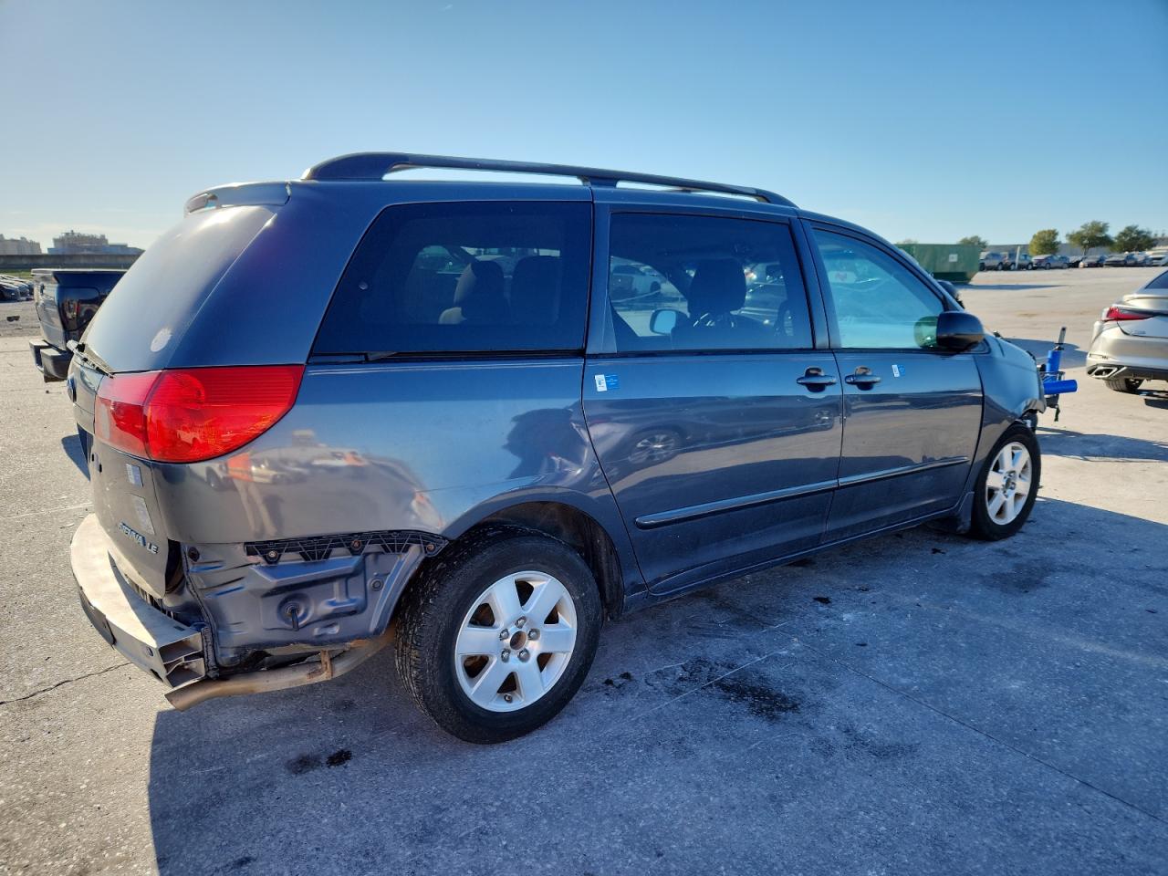 2009 TOYOTA SIENNA CE photo 3