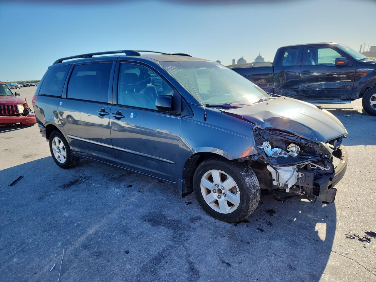 2009 TOYOTA SIENNA CE photo 4