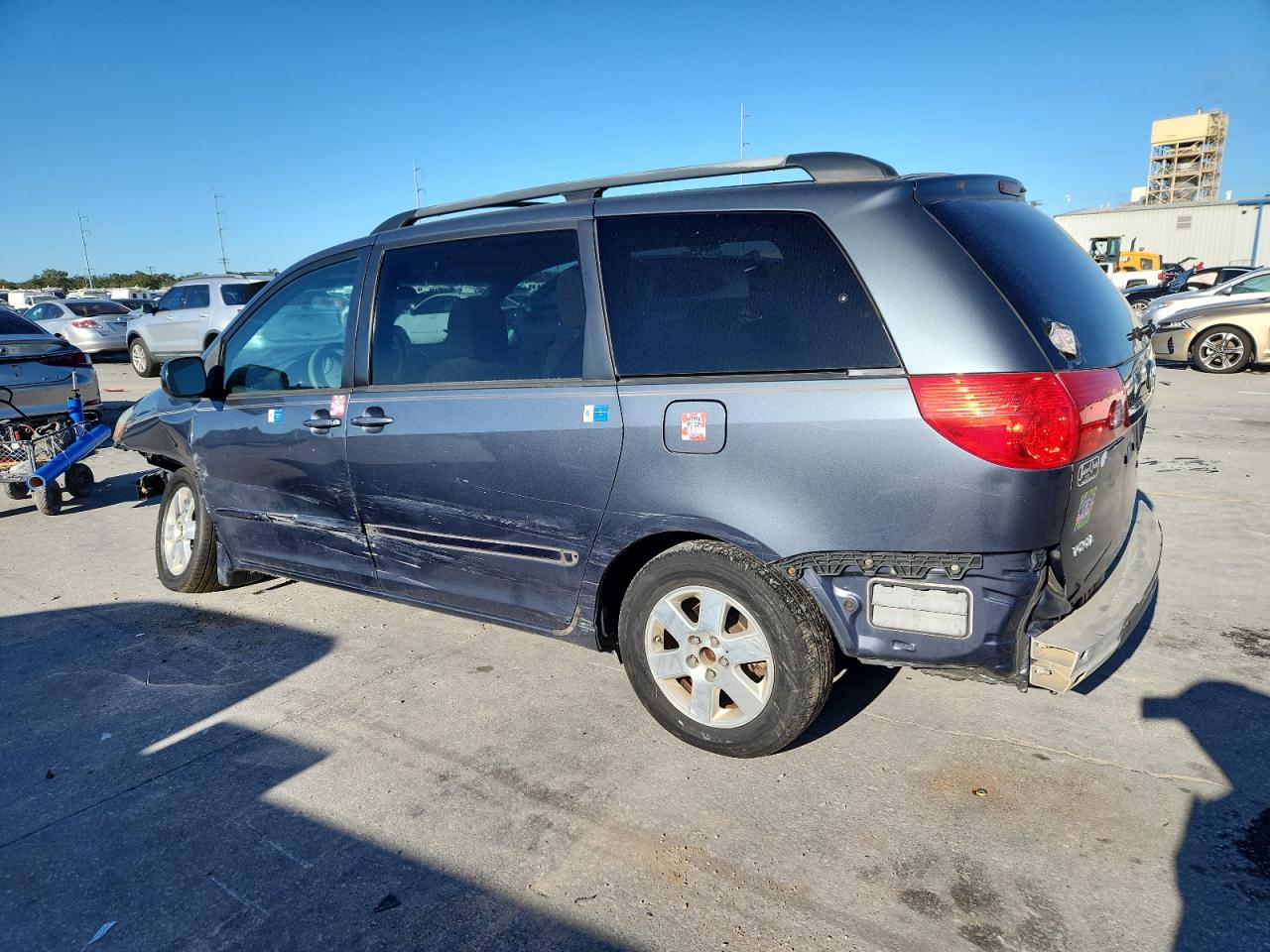 2009 TOYOTA SIENNA CE photo 2