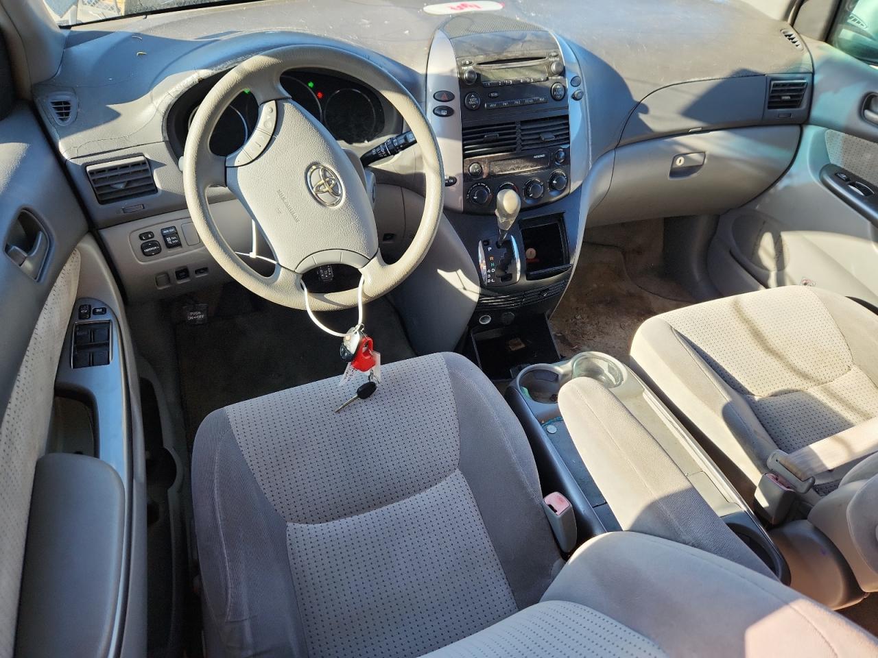 2009 TOYOTA SIENNA CE photo 8