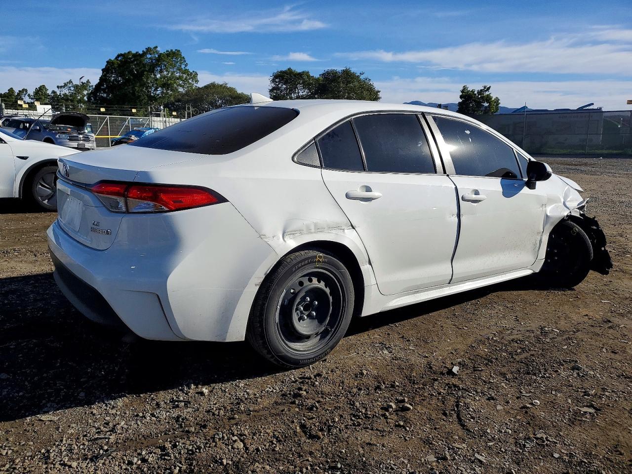 2024 TOYOTA COROLLA LE photo 3