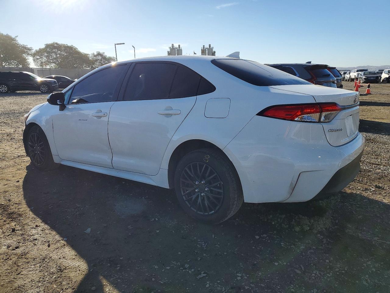 2024 TOYOTA COROLLA LE photo 2