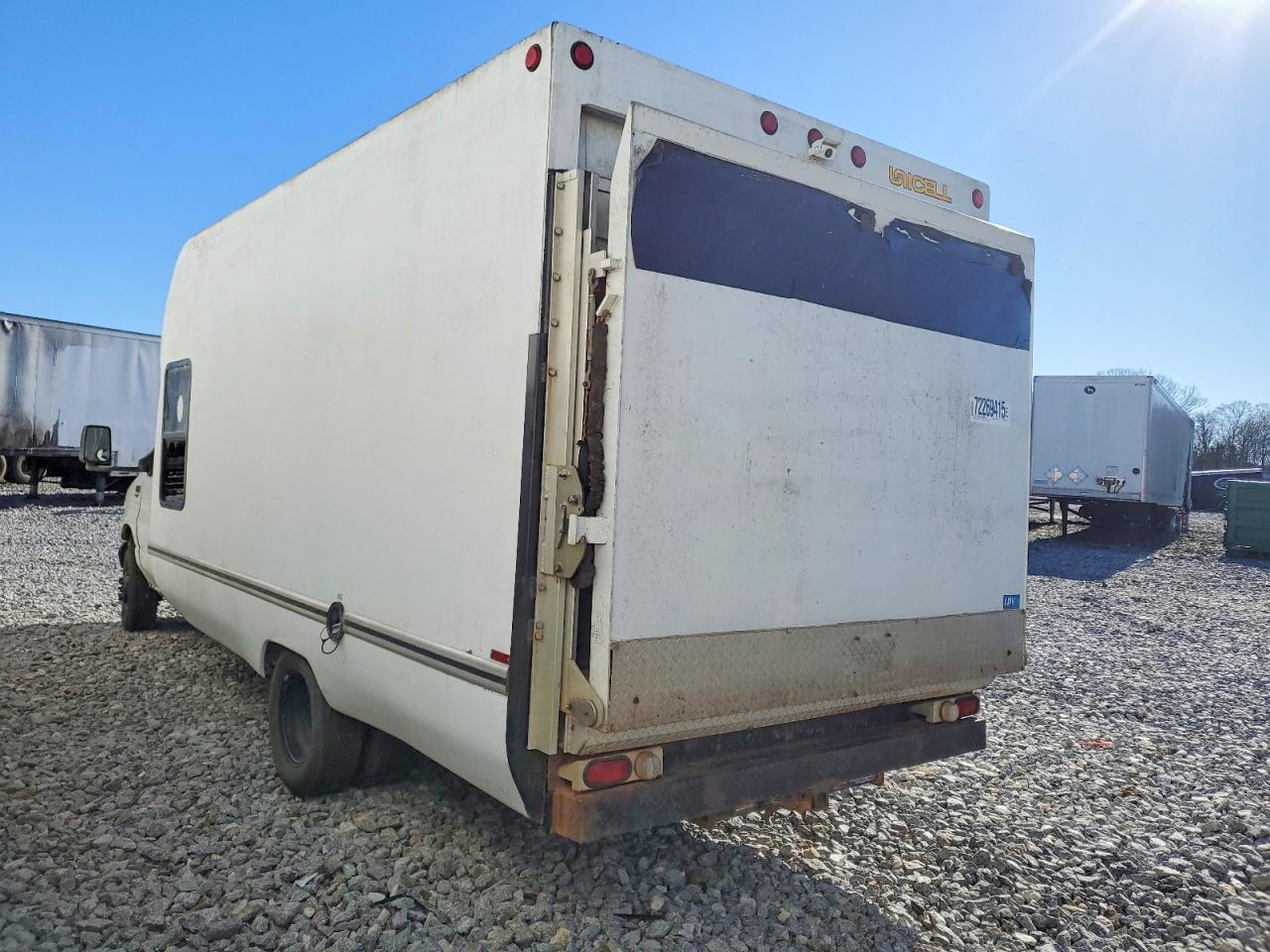 2001 FORD E350 DELIVERY TRUCK photo 2