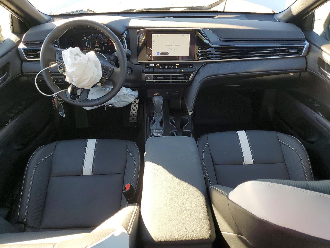 2025 TOYOTA CAMRY XSE photo 8