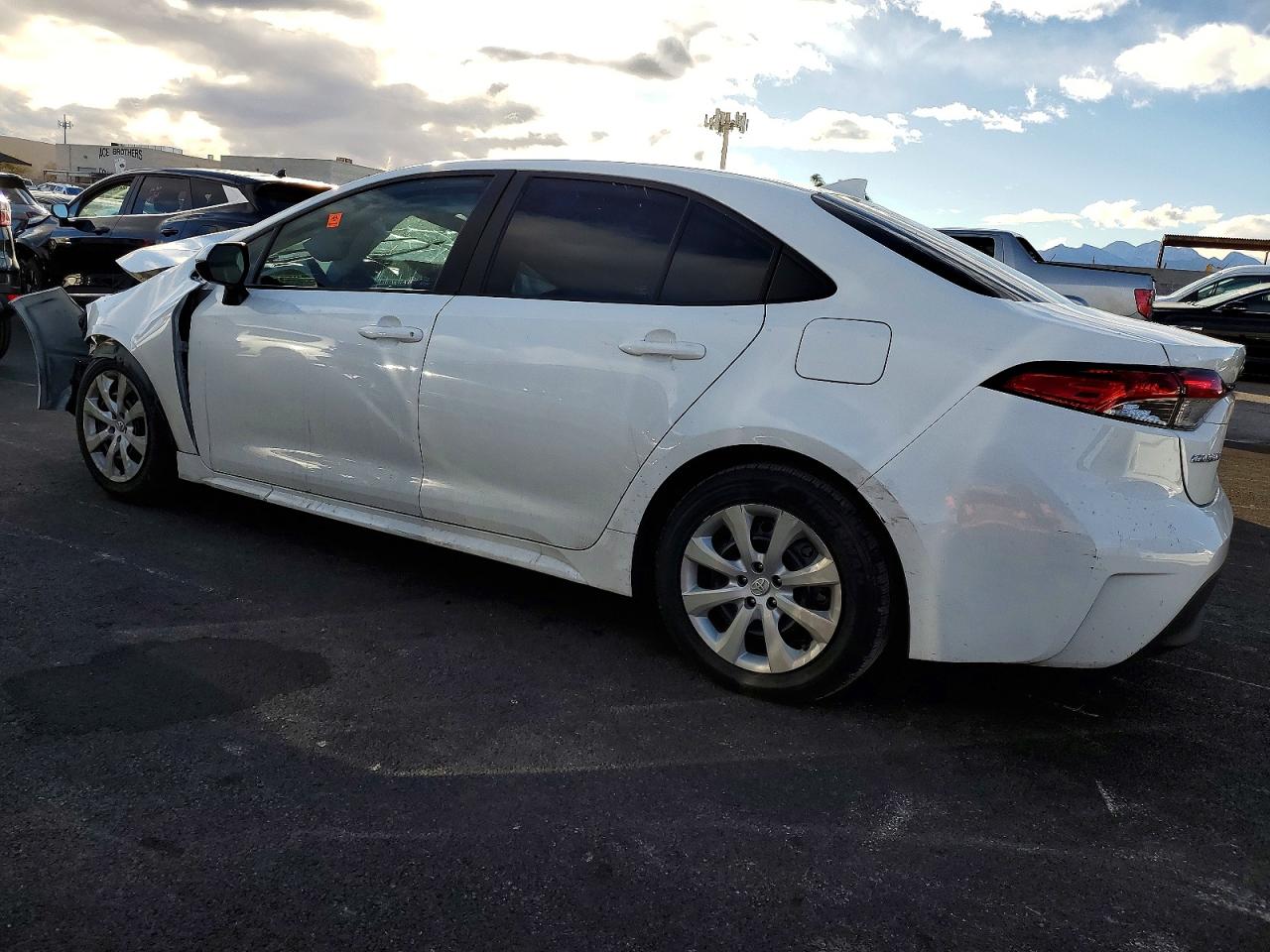 2023 TOYOTA COROLLA LE photo 2