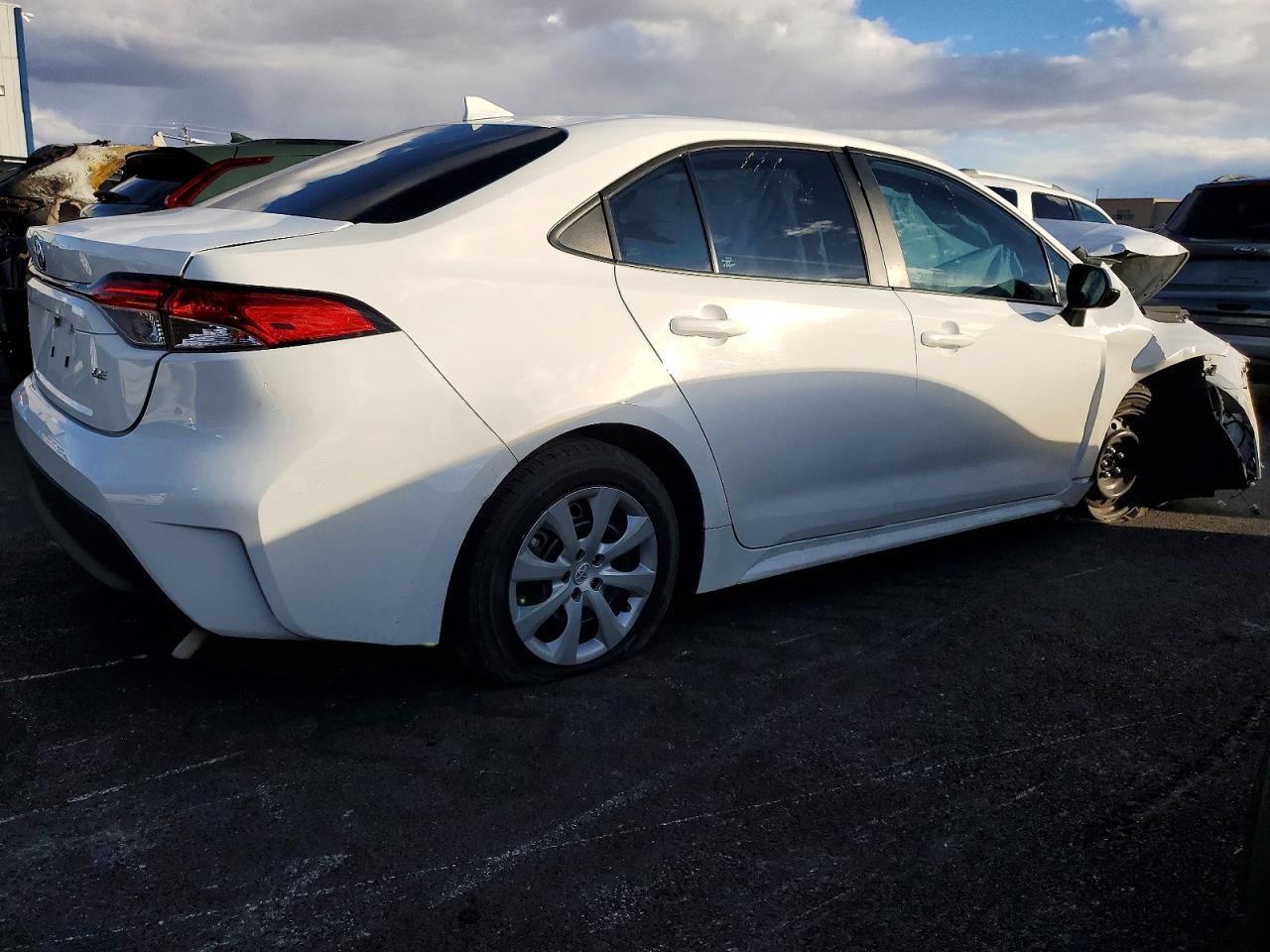 2023 TOYOTA COROLLA LE photo 3