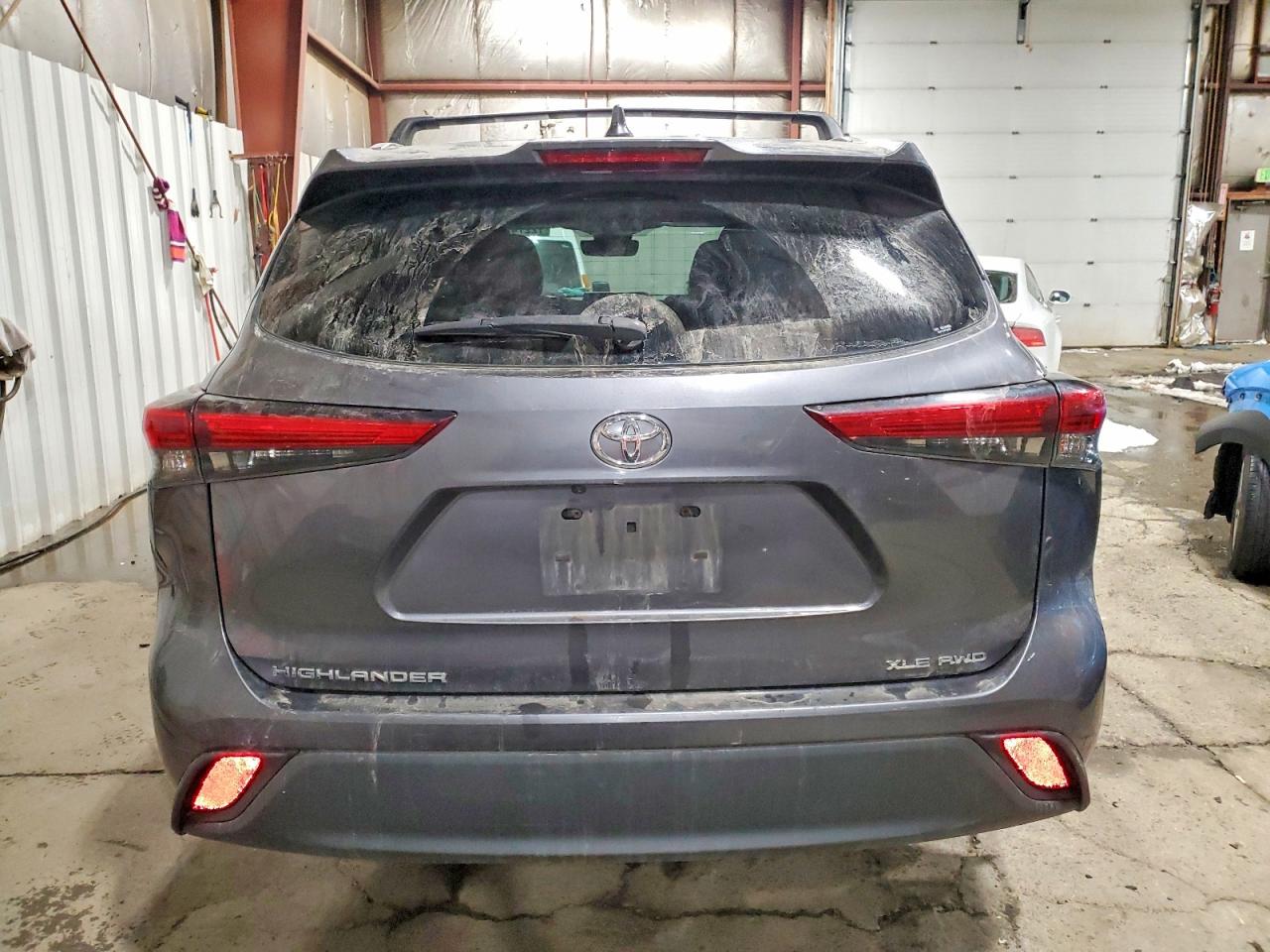 2020 TOYOTA HIGHLANDER XLE photo 6